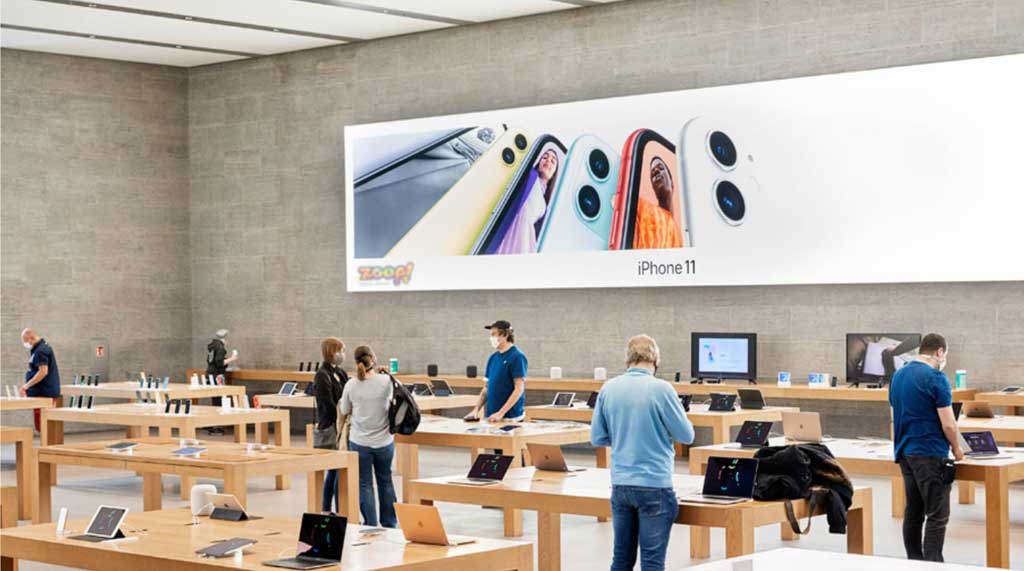 O interior de uma loja da Apple ilustra nosso artigo sobre: Como gerar demanda para produtos e serviços.