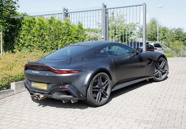 Aston Martin Vantage V12 RS