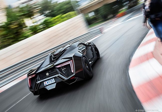 Lykan HyperSport em teste de rua