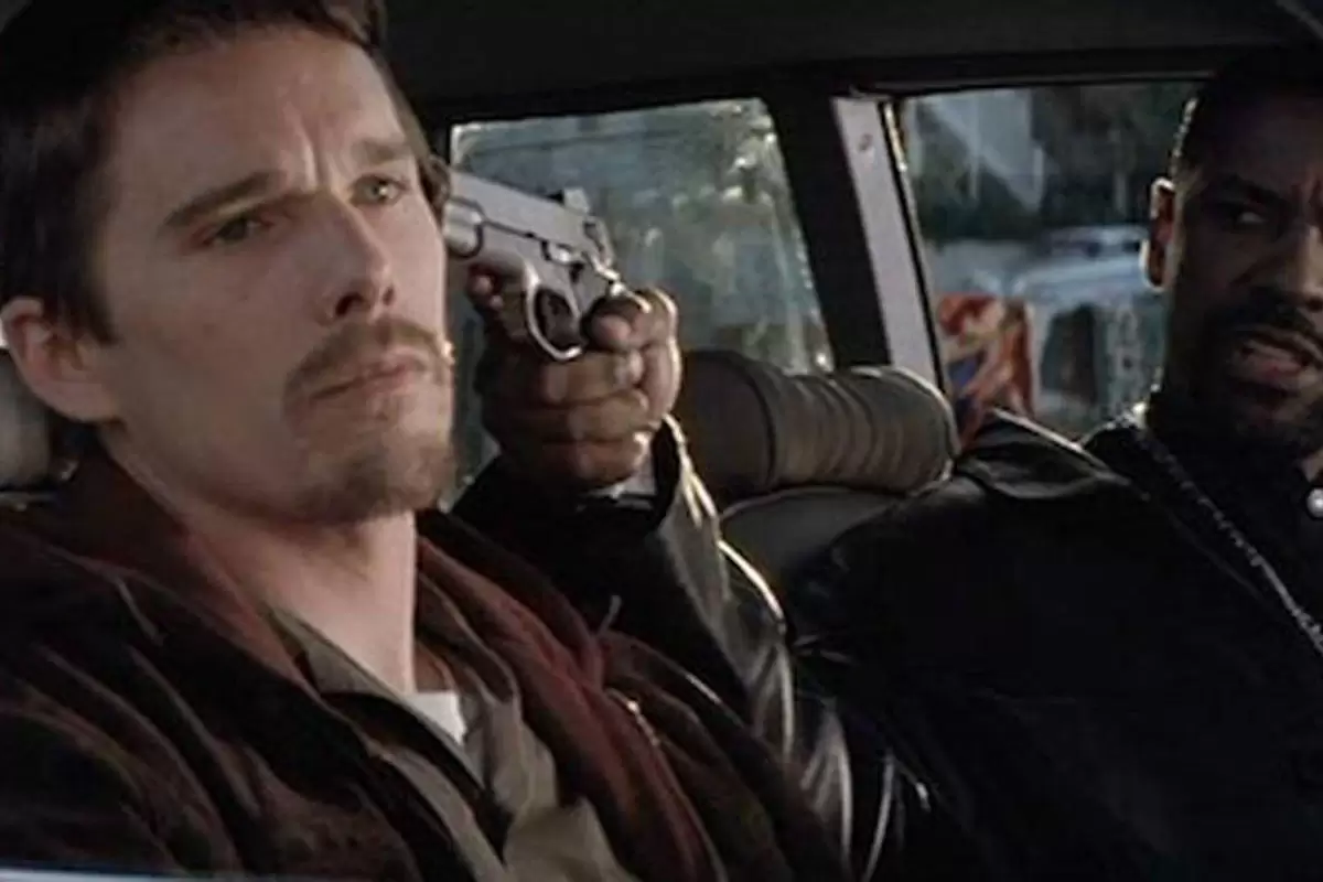 Ethan Hawke nos bastidores intensos do filme Dia de Treinamento, de 2001.