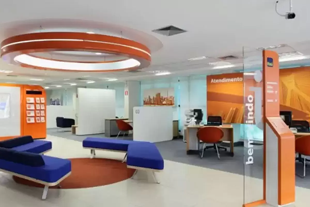 Uma agência do Banco Itaú ilustrando nosso artigo sobre: Como fazer reclamação no Itaú?