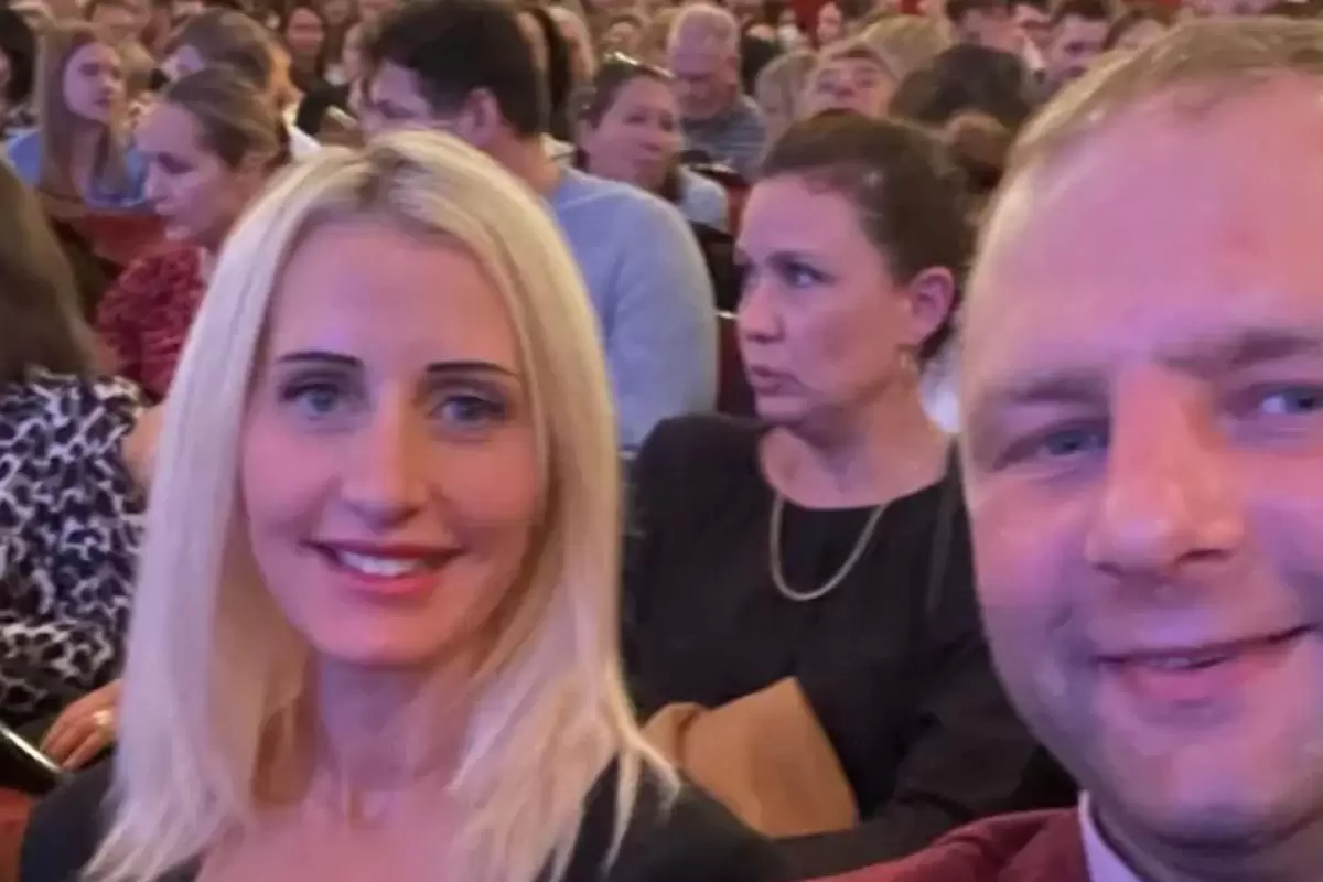 Homem abusado pela namorada que conheceu em um aplicativo de namoro online em 2021. Homem abusado pela namorada que conheceu em um aplicativo de namoro online em 2021.