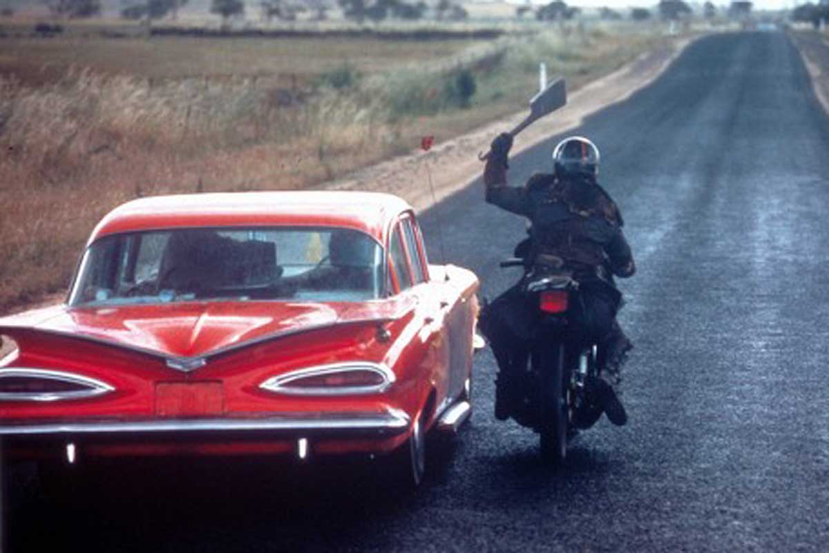 Cena do filme MadMax, de 1979. 