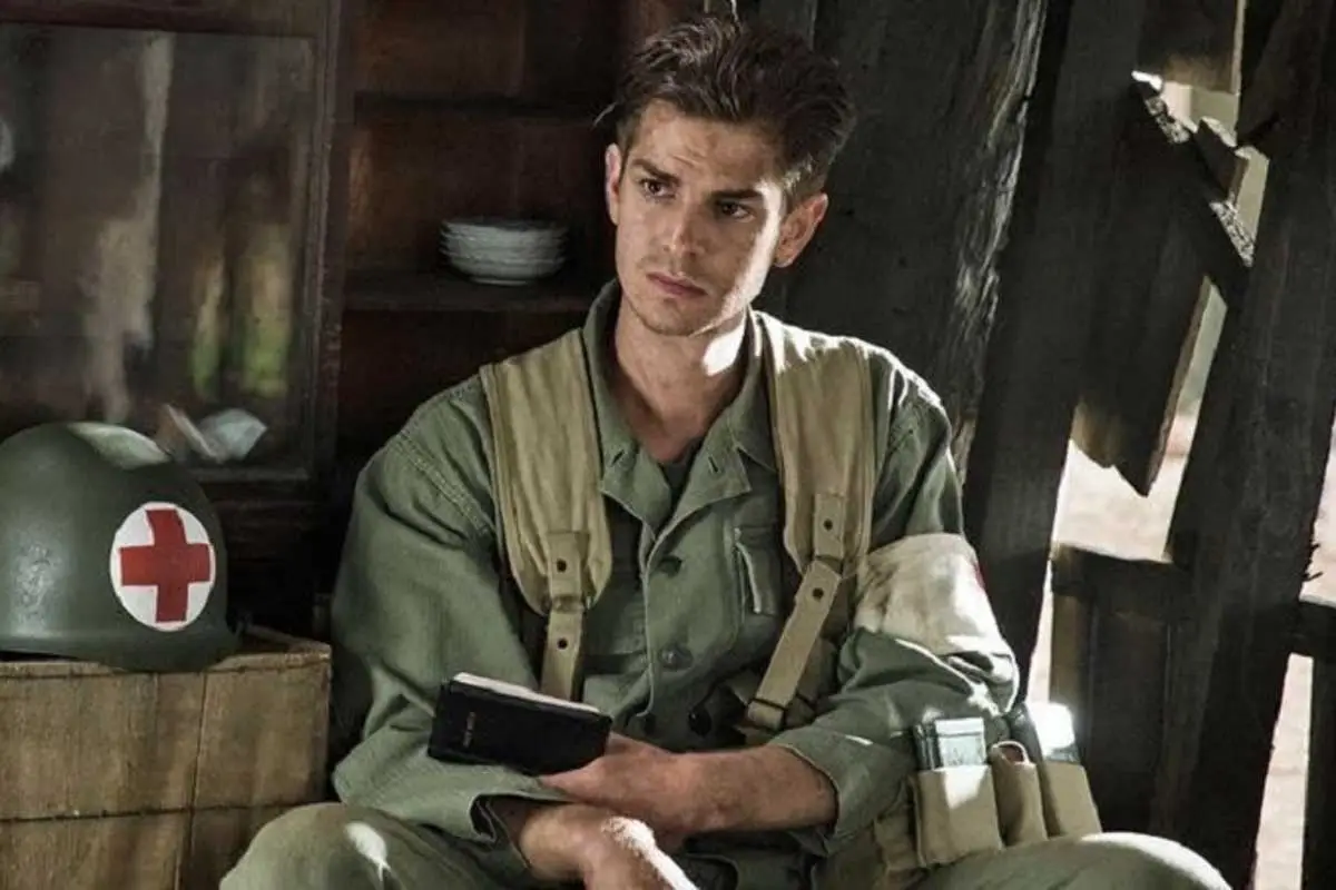 Andrew Garfield como o soldado Doss em Até o Último Homem. Um dos melhores filmes de guerra dos últimos 25 anos. (Imagem: Divulgação)