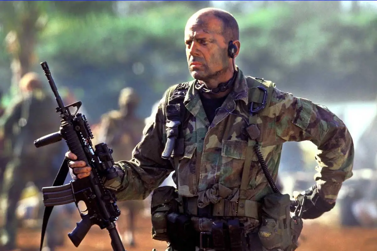 BruceWillis em Lágrimas do Sol de 2003. (Imagem: Dvulgação)